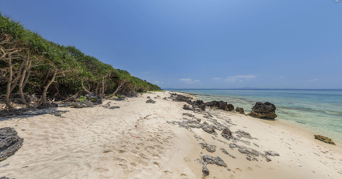 水納島・カモメ岩のビーチ